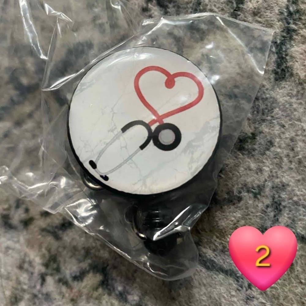❤️🩺 Heart stethoscope Clip-on, Retractable Badge Holder